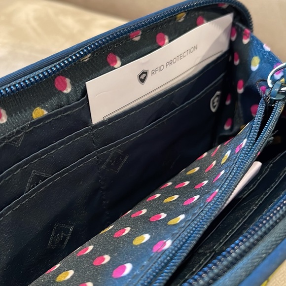 Vera Bradley RFID Wallet-1 - Picture 4 of 8